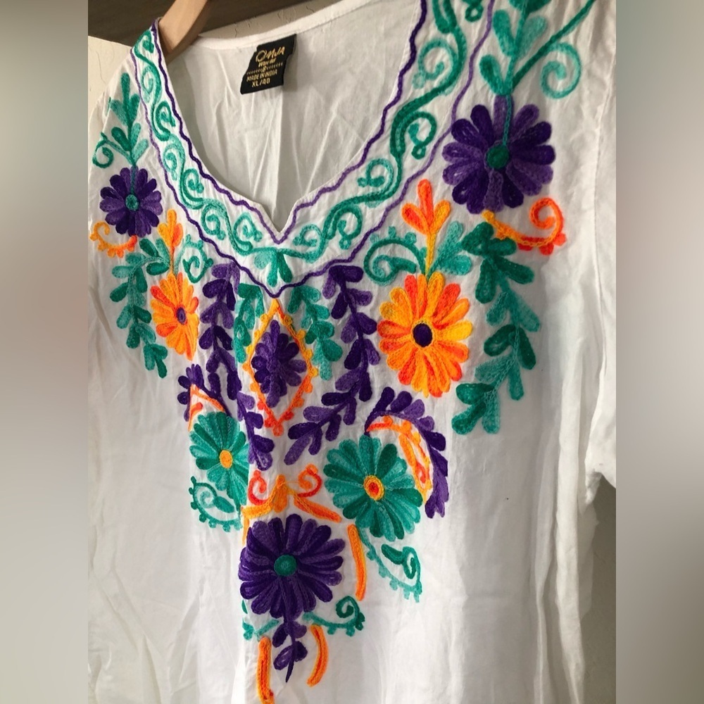 Mja world|White floral embroidered Mexican style peasant top•••Cotton, XL - Picture 4 of 10